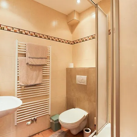 Silent In Historic Building W Free Parking * Brunn am Gebirge