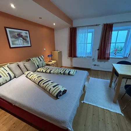 Silent In Historic Building W Free Parking * Brunn am Gebirge