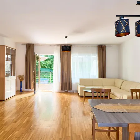 Silent In Historic Building W Free Parking *