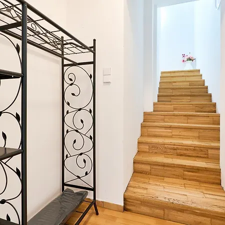 Silent In Historic Building W Free Parking *